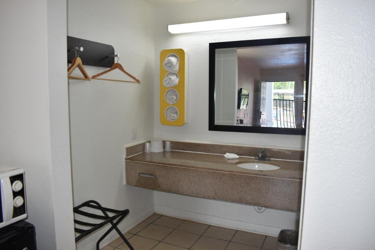 Motel 6 Lake Charles, La Eksteriør billede