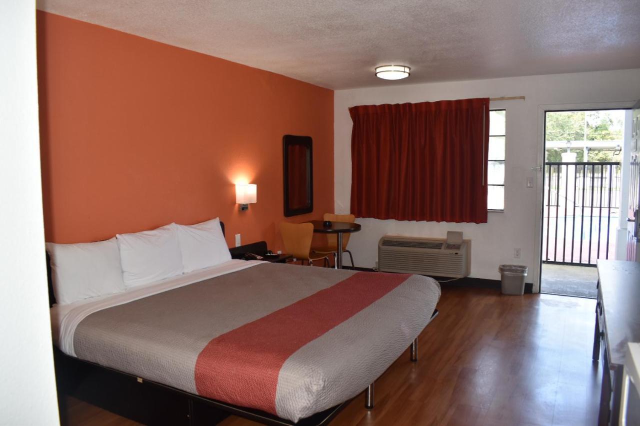 Motel 6 Lake Charles, La Eksteriør billede